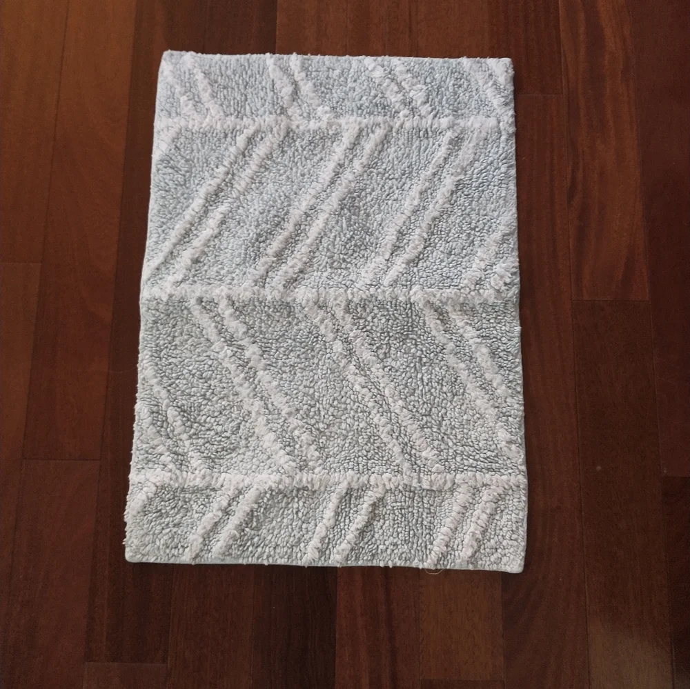 Small bath shower mat